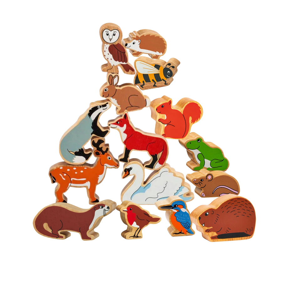 British Wildlife playset including 15 wooden play figures - owl, hedgehog, rabbit, bee, squirrel, fox, badger, frog, deer, swan, mouse, robin, otter, kingfisher and beaver. Suitable from 10 months and perfect for imaginative and nature play