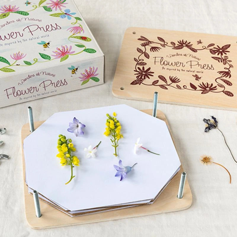 wooden flower press with floral engraving on the top and a floral gift box. Suitable for children aged 3+