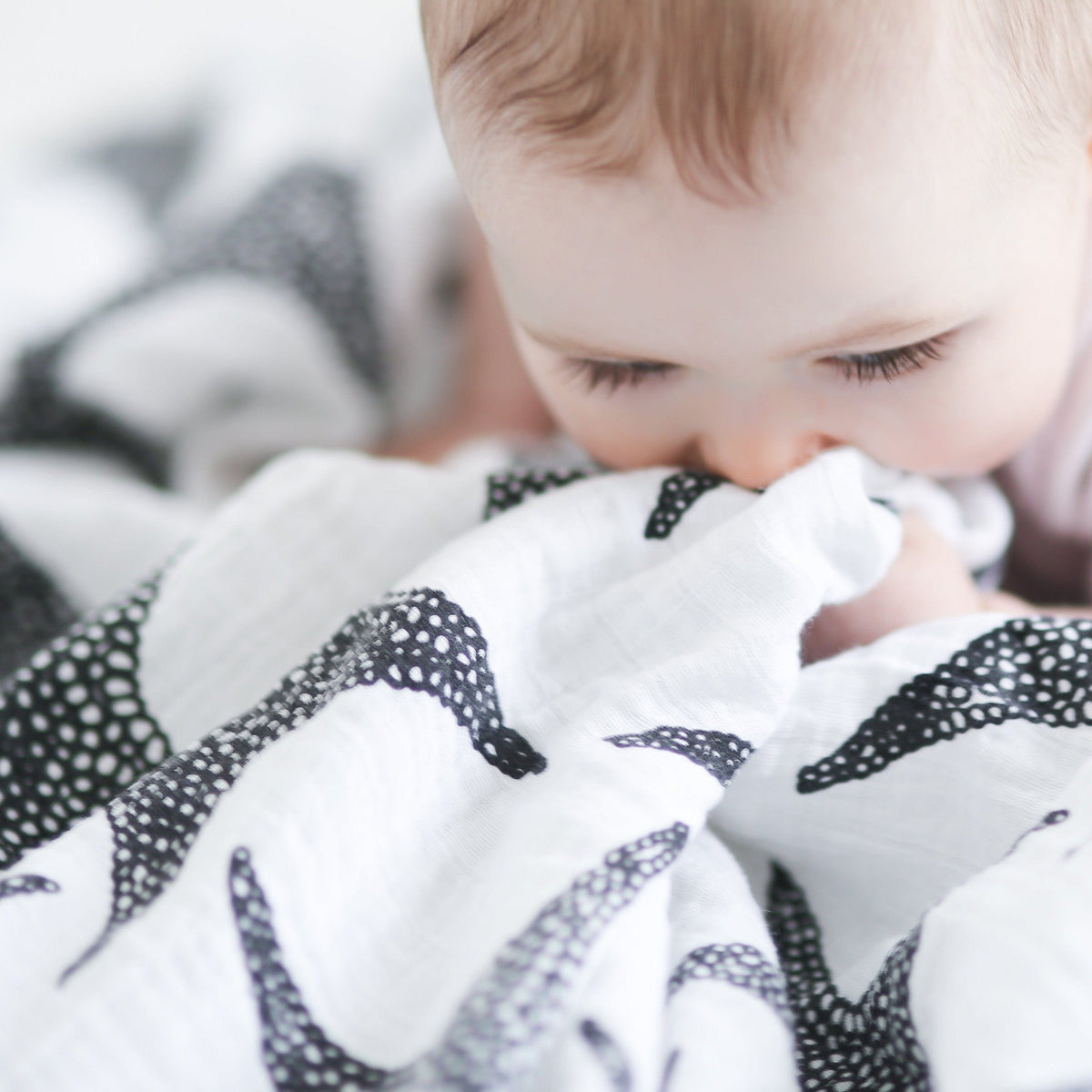Bamboo Sensory XL Muslin - Starfish - Smallkind