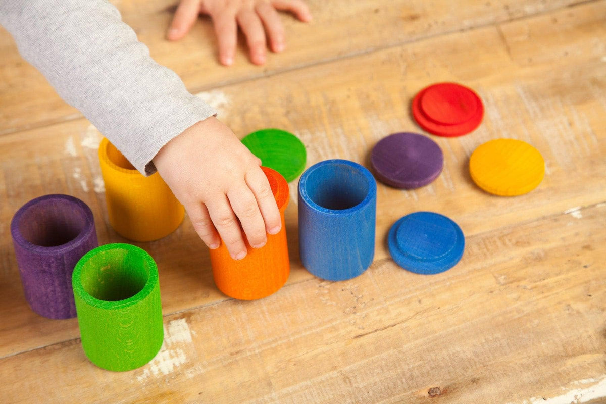 grapat coloured cups with lids